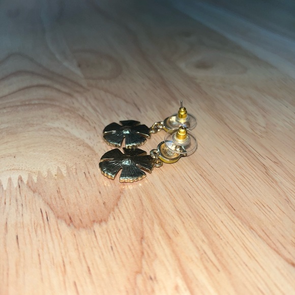 Dangle flower earrings - Picture 3 of 3